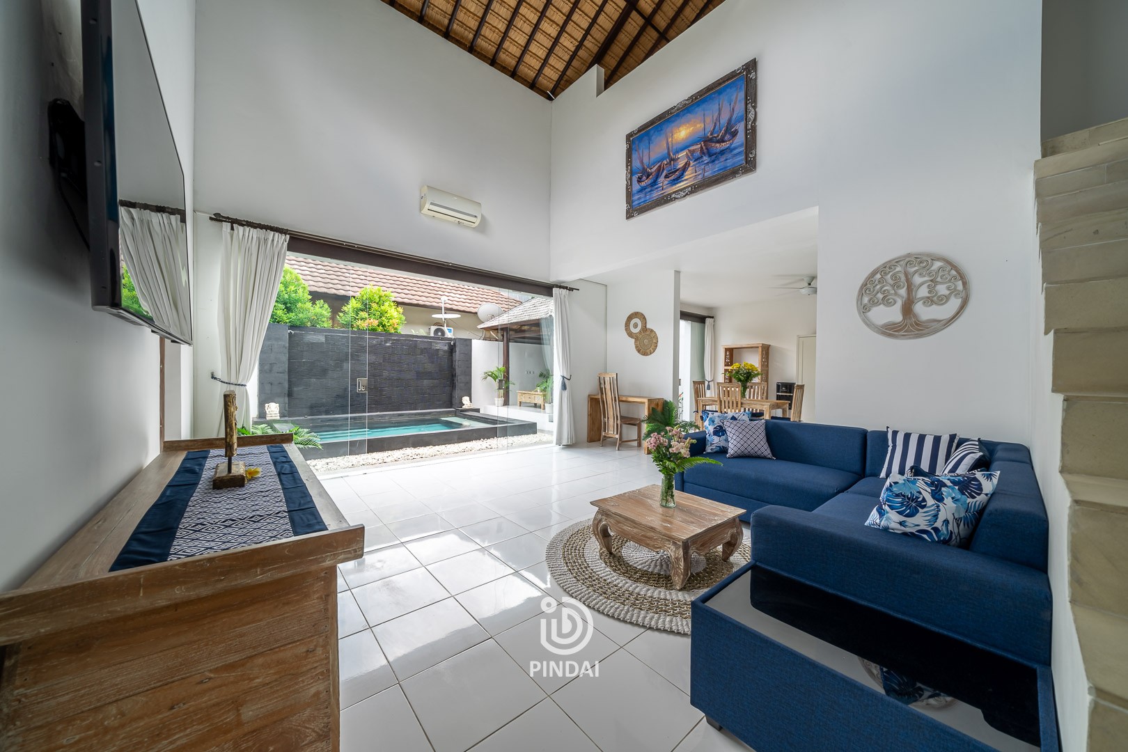 Modern 2 Bedroom ,Totally enclosed,Pool,Sunbeds and Workspace in JIMBARAN