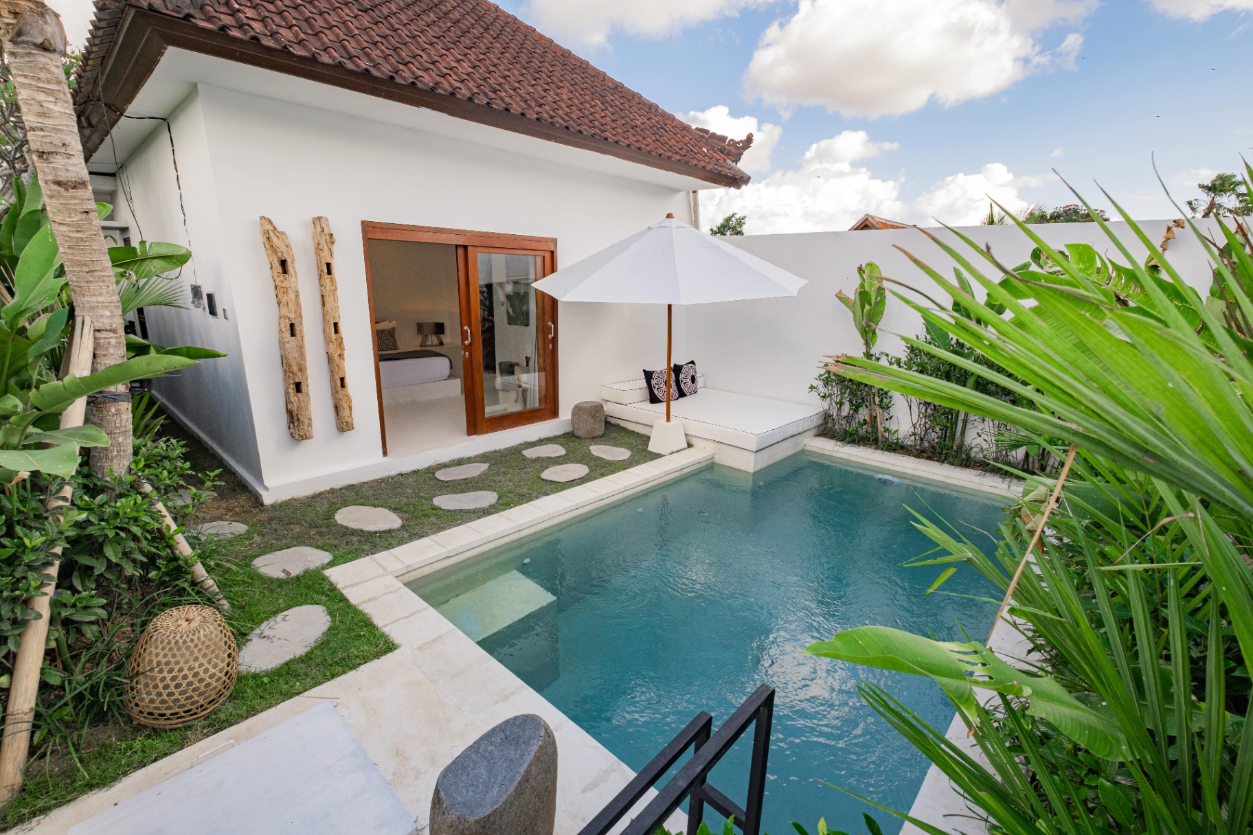 Luxury 2 Bedrooms Villa Putih