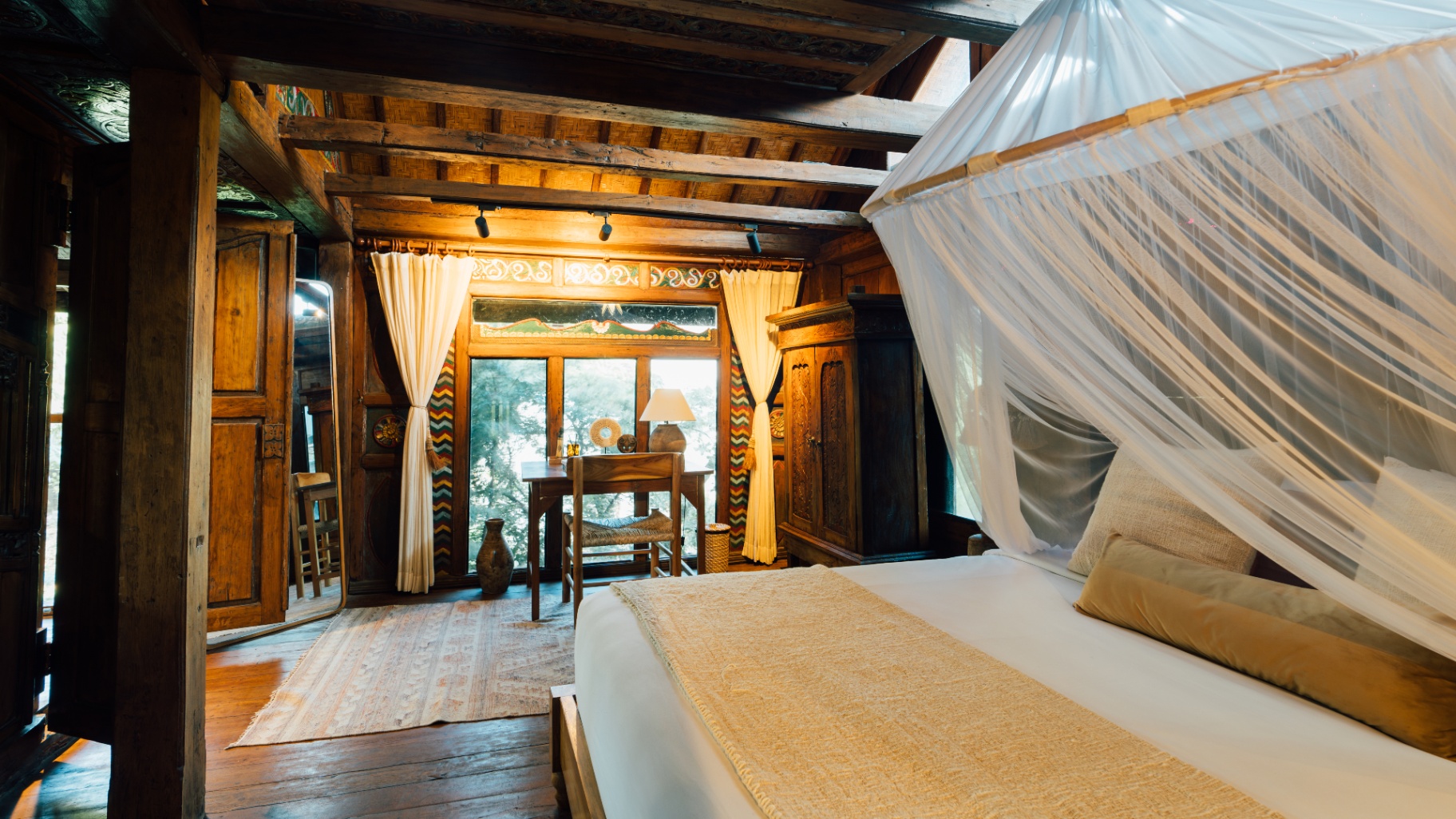 Villa Yin Wooden Century – 4BR Luxury Balinese Retreat