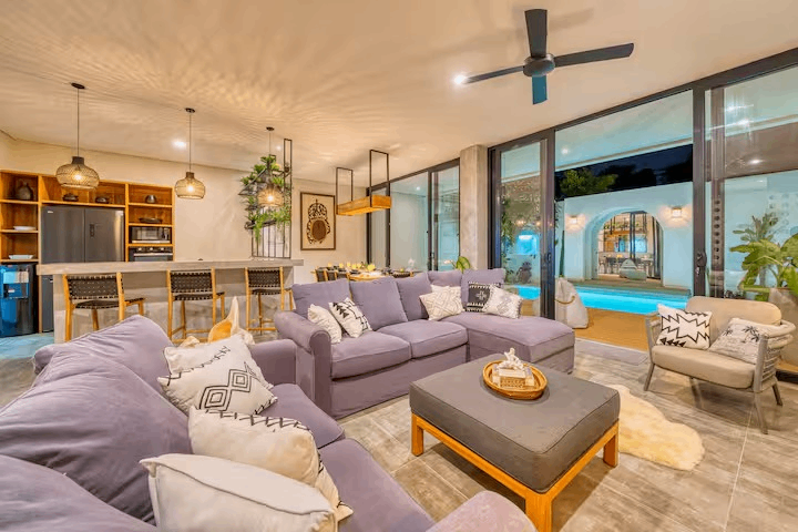 650m to Pererenan Beach! Lux 4bd Villa w/ Rooftop