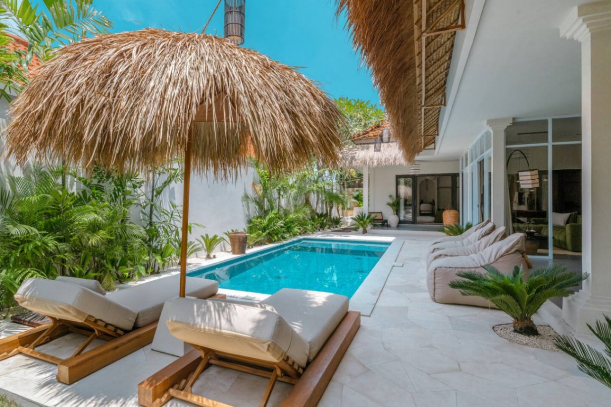 TROPICAL VILLA 5 MINUTES TO PERERENAN BEACH - YO149