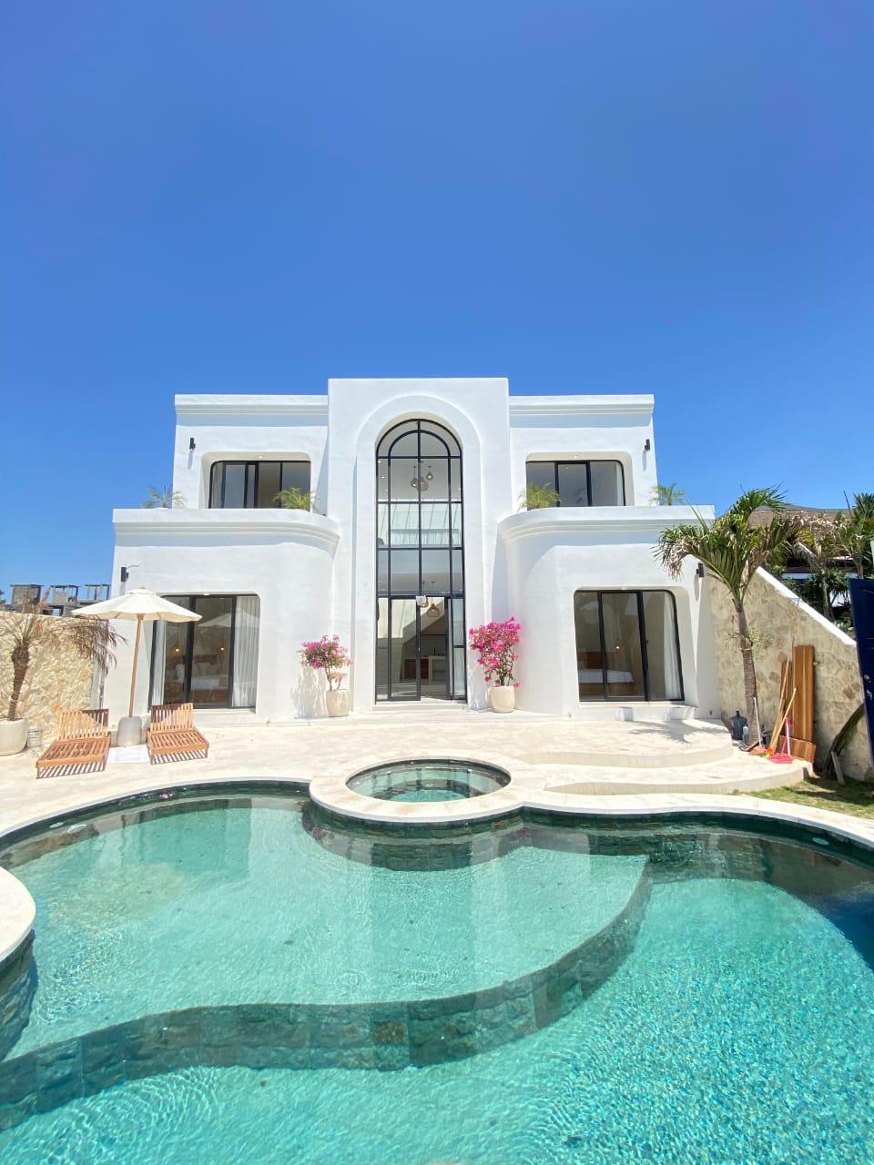 BRAND NEW VILLA 4 BEDROOM AT PADANG LINJONG 10 MINUTE BY BIKE PERERENAN BEACH