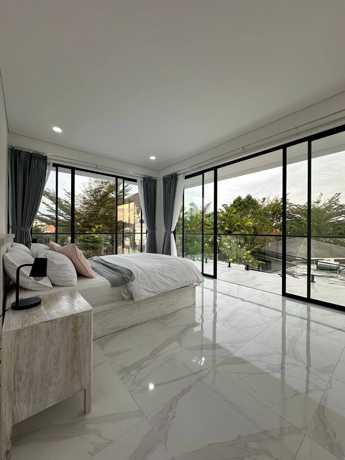 FOR LEASE !! MODERN LUXURY VILLA FOR SALE – UMALAS BUMBAK