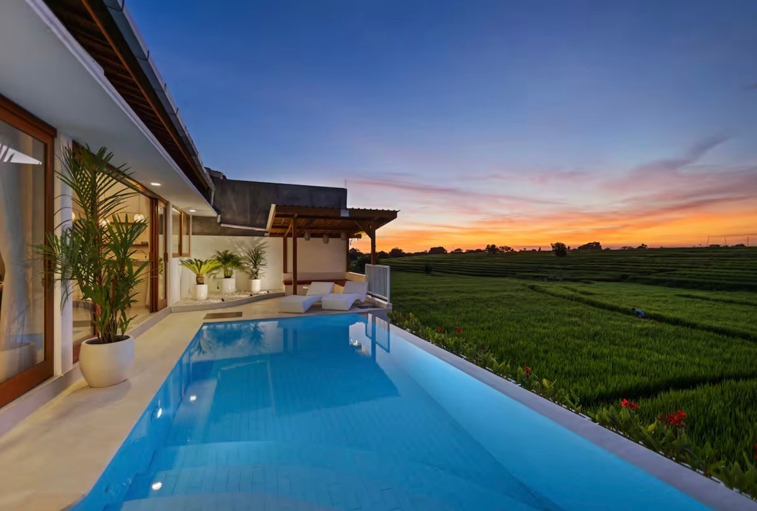 The R Villa Swantika - Rice Field Views, Walk to Obsidian Gym