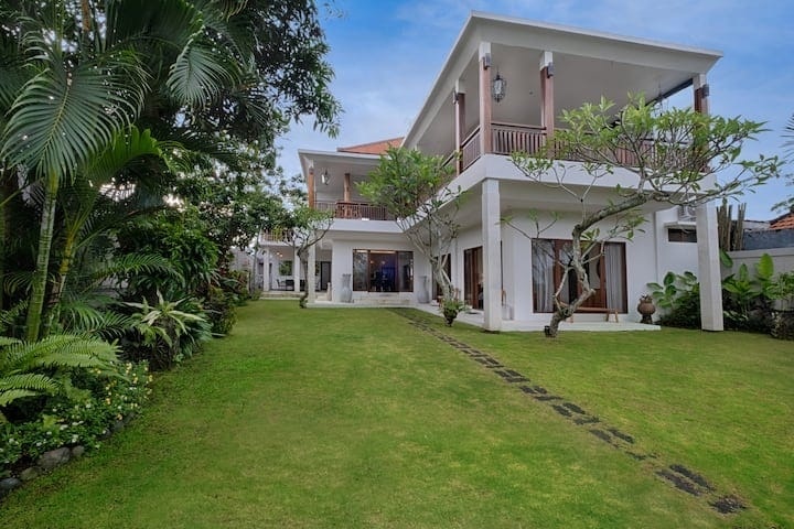 Villa Modern 5 Bed In Pererenan,Badung Bali EK-3308