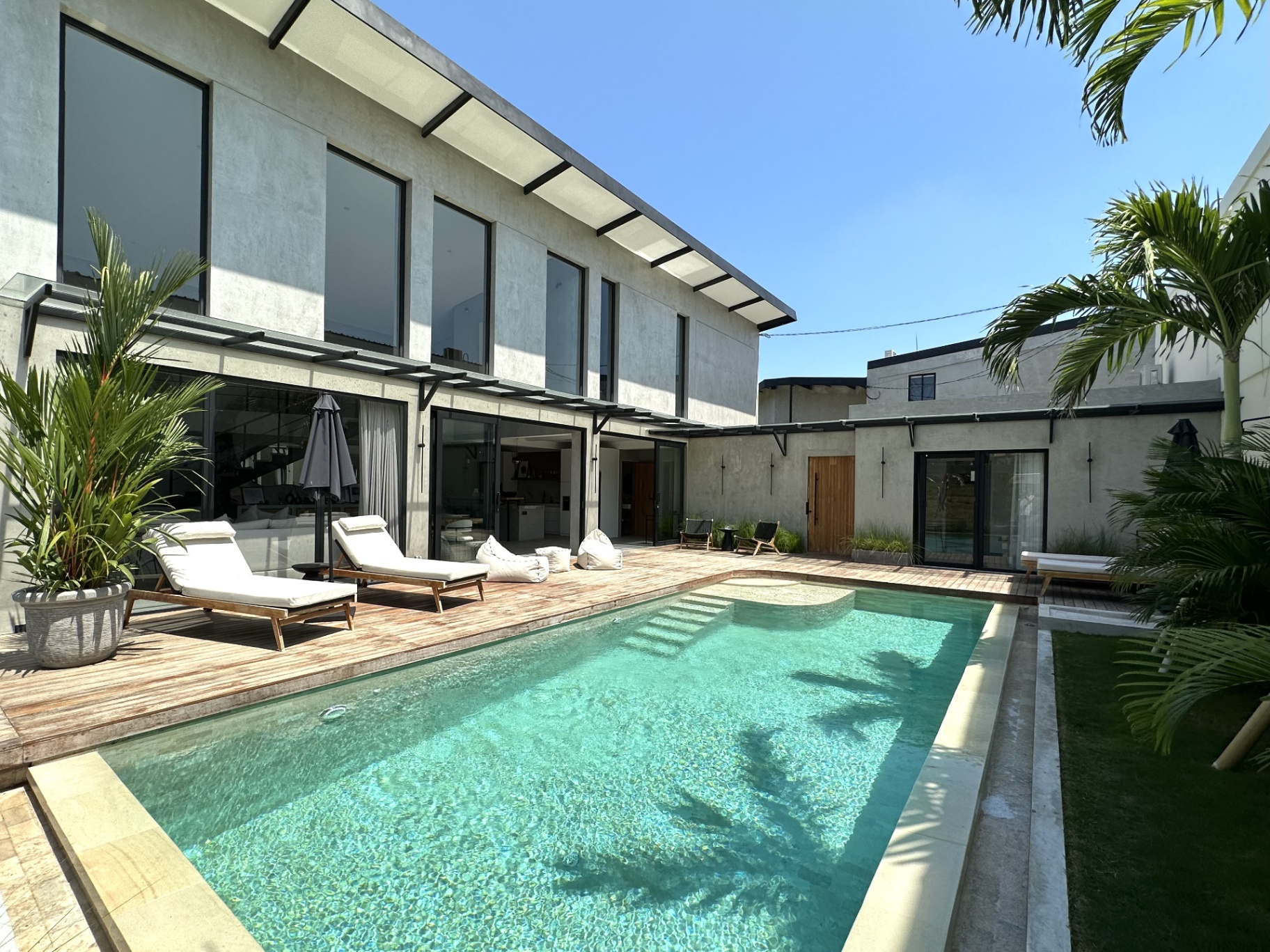 Villa Loft B3 – Luxury 4-Bedroom Villa in Prime Canggu Location