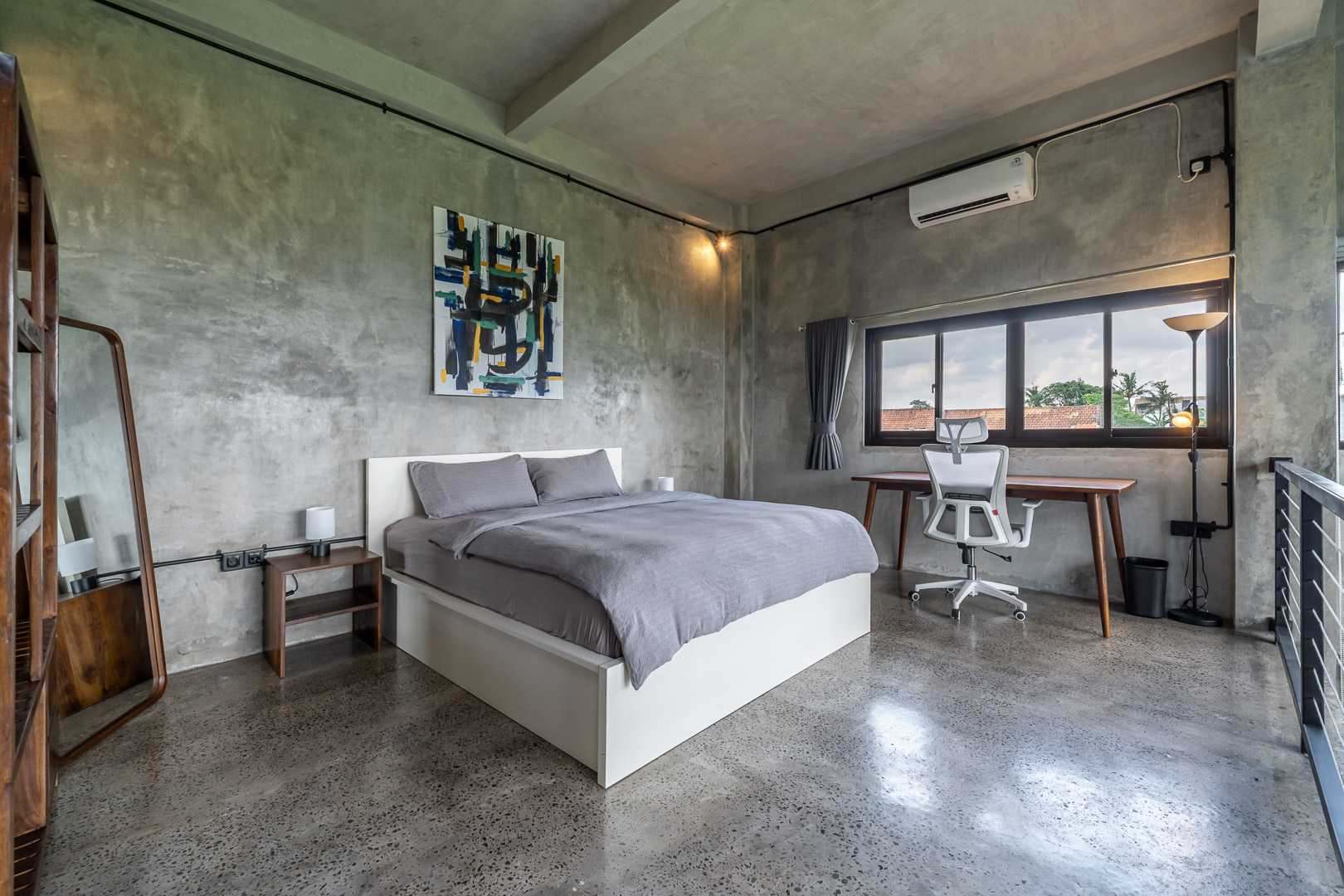 Stylish Loft Near Beach