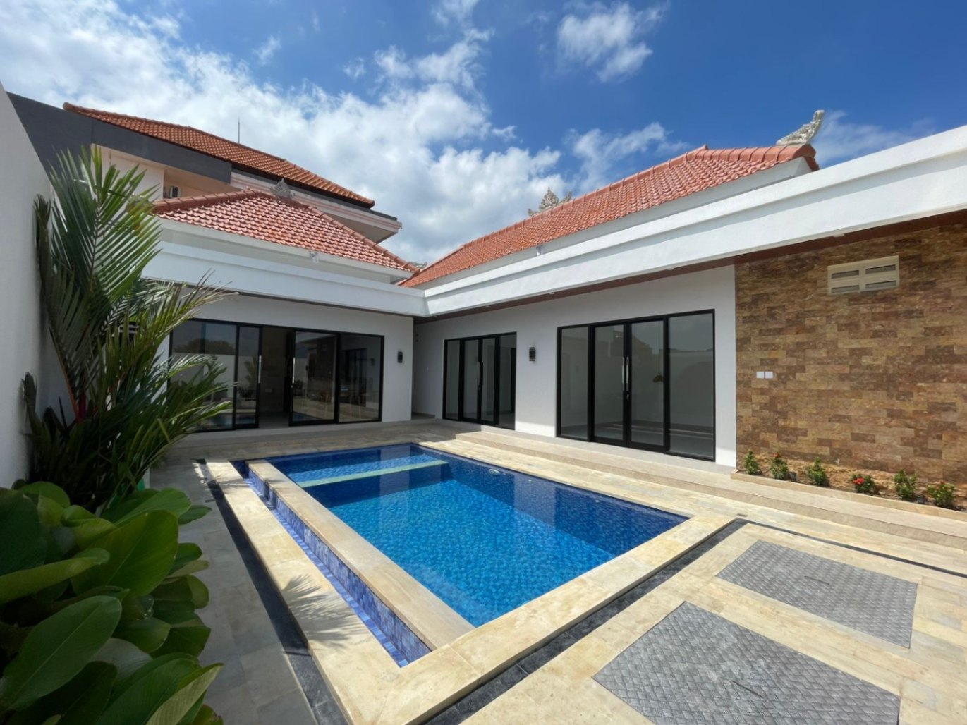 FRESH BRAND NEW VILLA FOR RENT