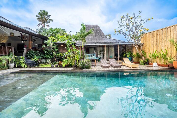 Villa For Rent 5 Bed In Kerobokan,Canggu Bali PO-3494