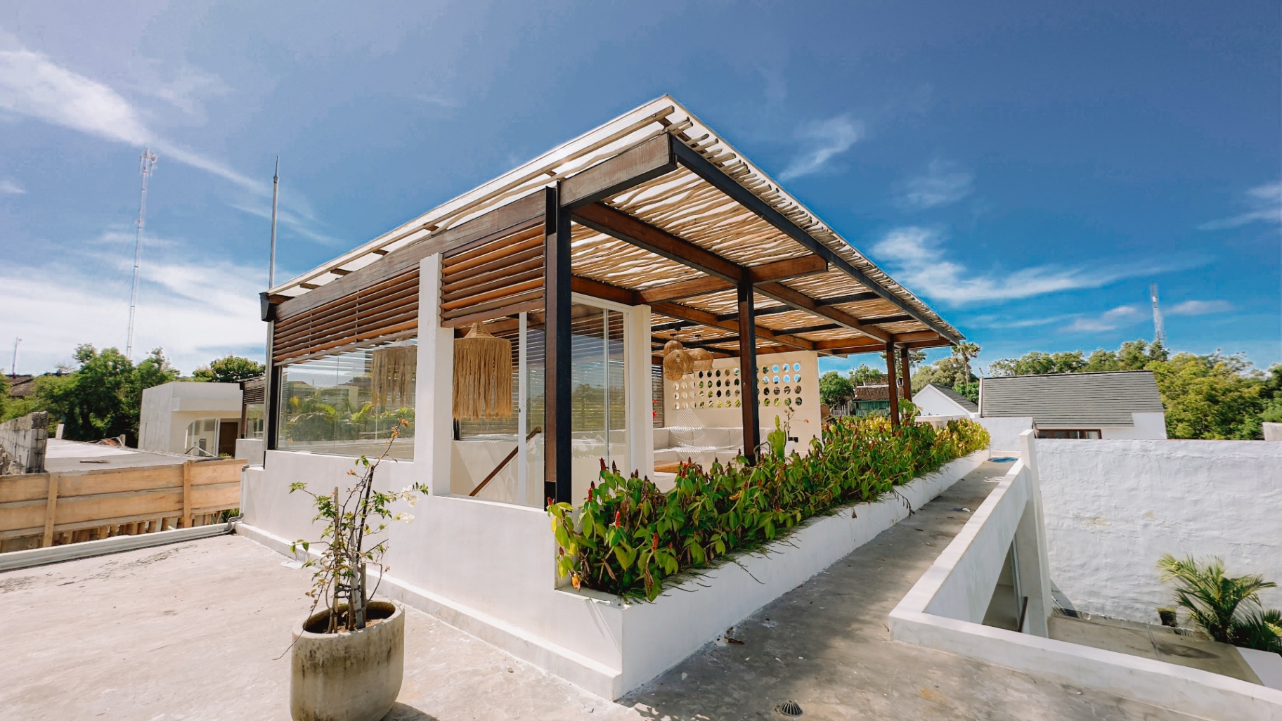 4BR Villa w/ Rooftop Jacuzzi