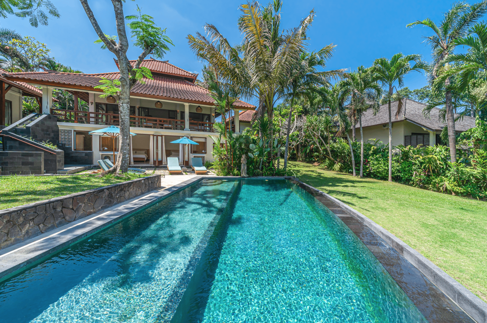 Huge TB – 4-Bedroom Villa with Expansive Garden & Pool in Tumbak Bayuh