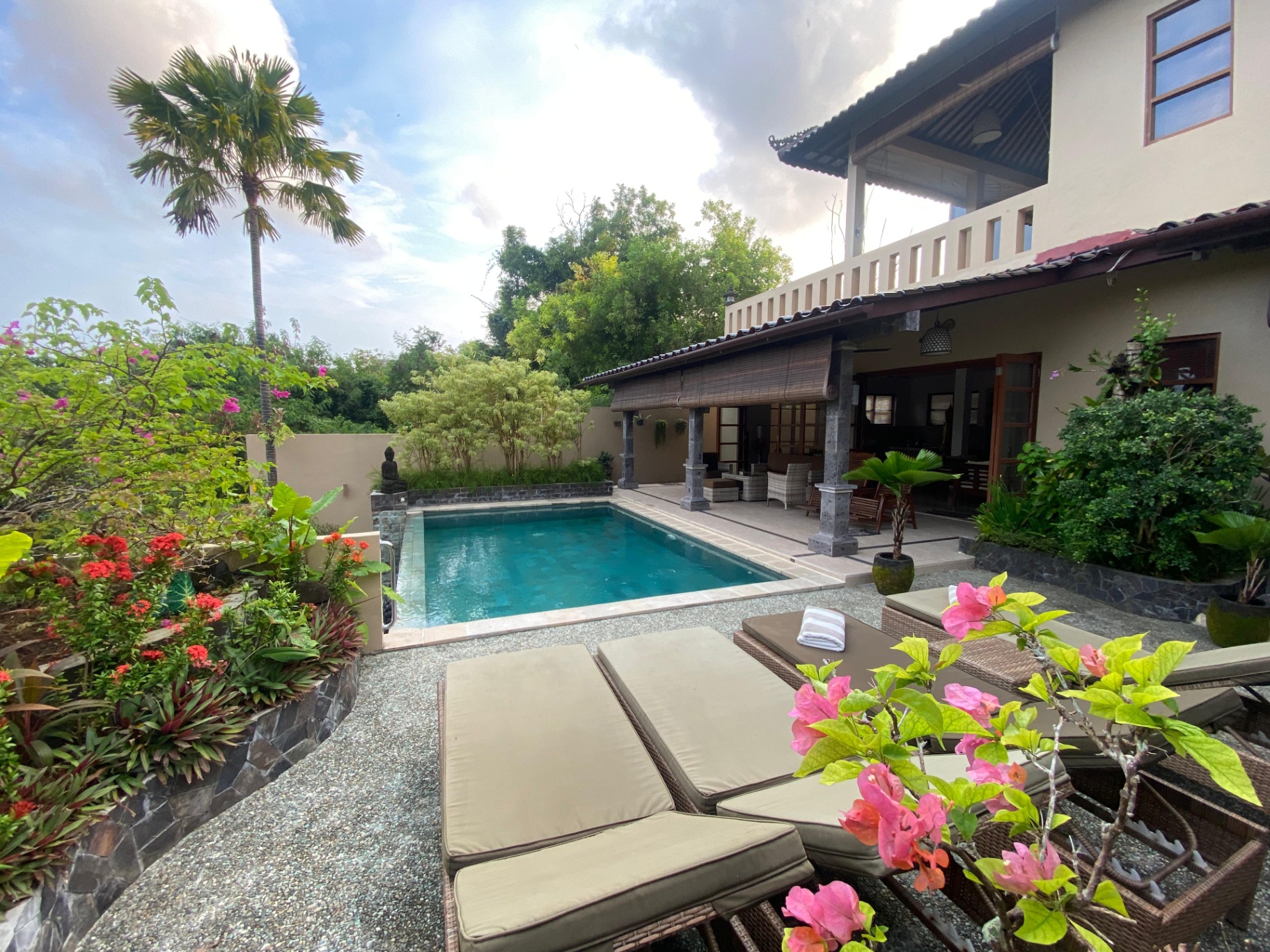 AN 060-FOR RENT KONTEMPORER QUITE VILLA AT UNGASAN