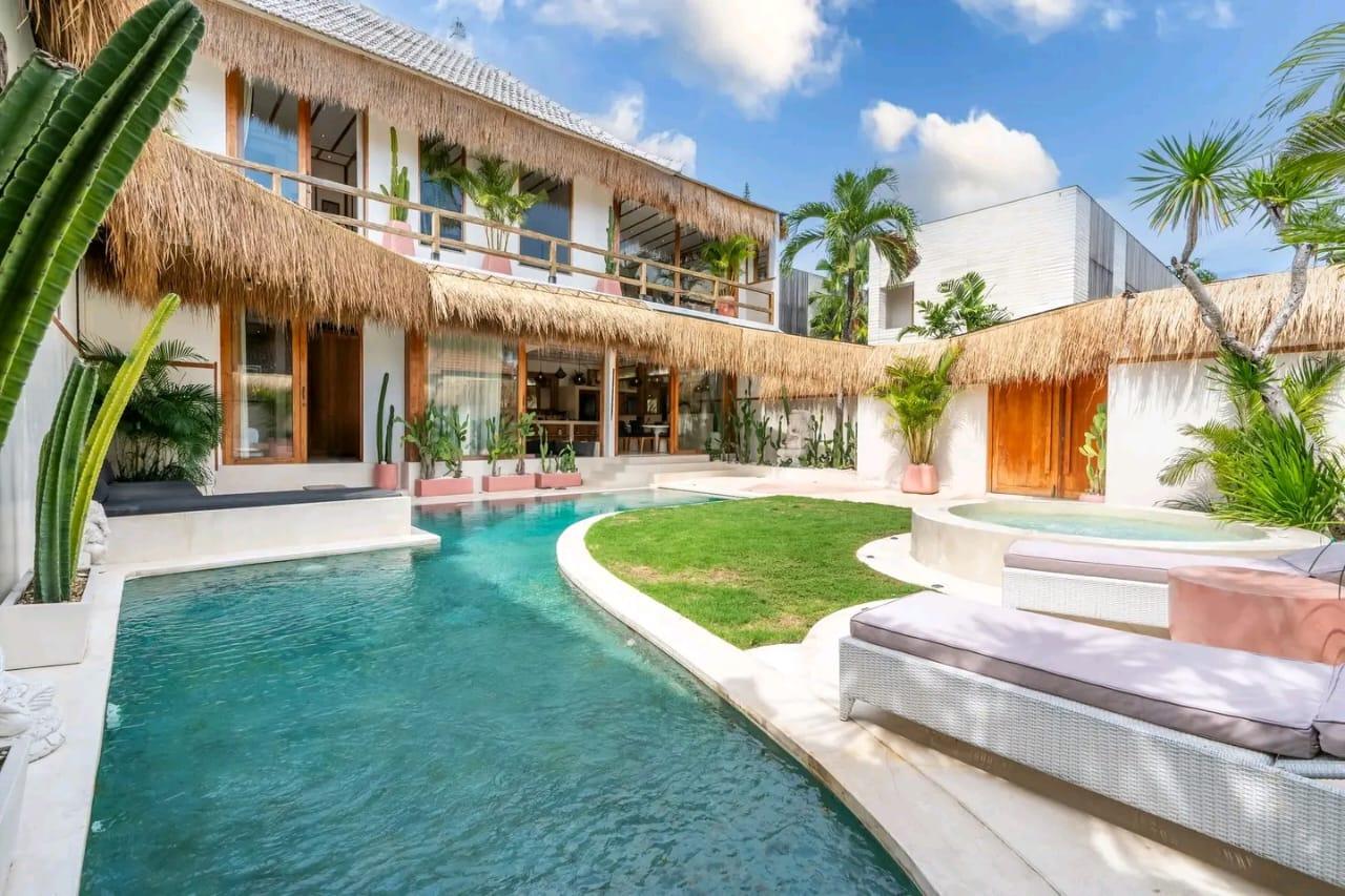 Villa For Rent 3 Bed In Berawa,Tibubeneng Bali EK-3514