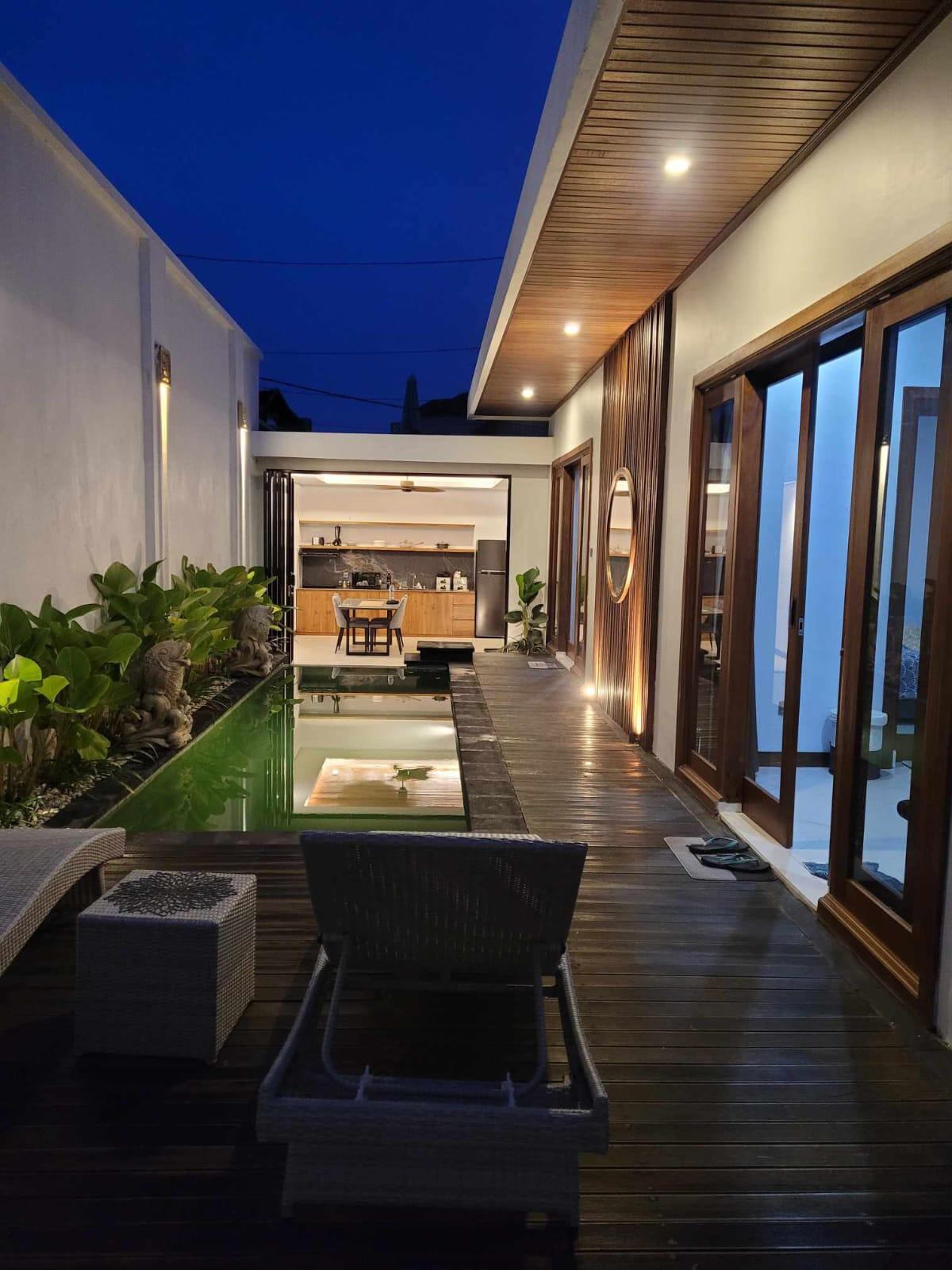 PU-12 FOR RENT MODERN TROPICAL VILLA CANGGU