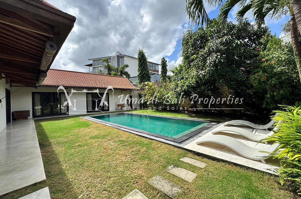 BIG GARDEN 3BR VILLA FOR RENT AT CENTRAL BERAWA | IP 698