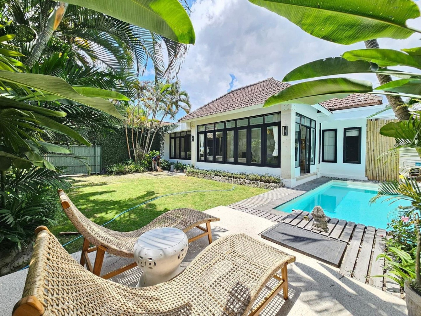 *Location*: Banjar Semer, Kerobokan area *Proximity*: - 1 mins to Plumber Arms