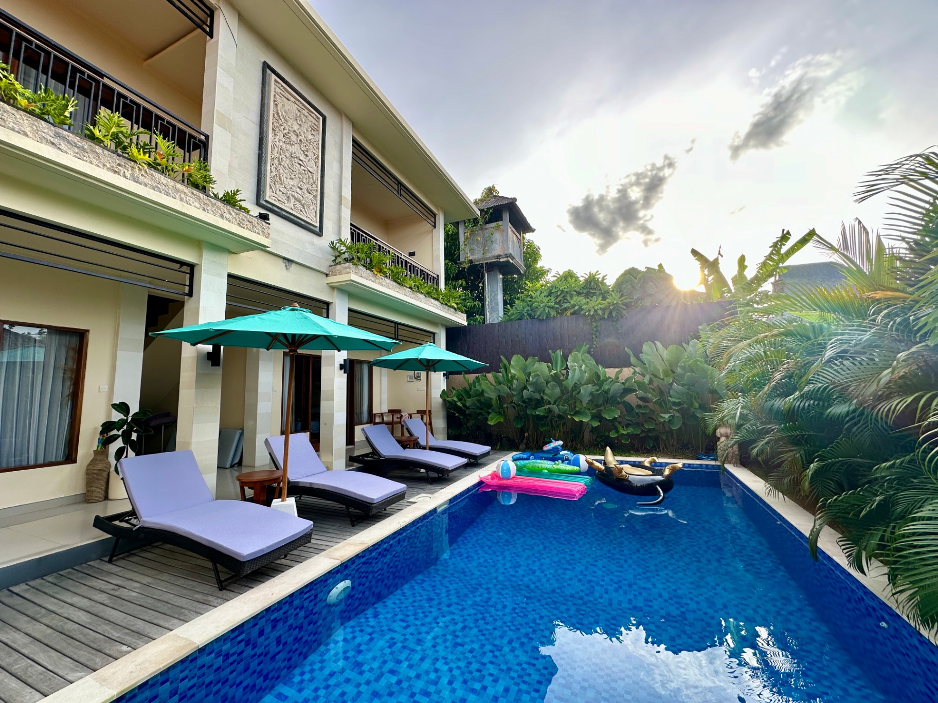 Modern 4BR Villa w/ Pool & Garden