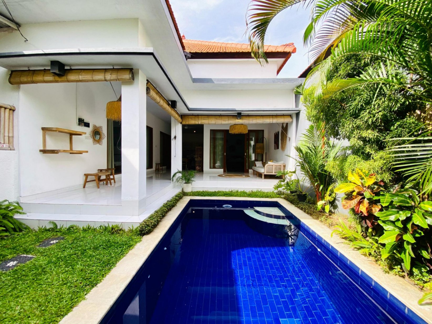 3 BEDROOM MODERN BALINESE VILLA FOR MONTHLY RENT IN PERERENAN - IB66