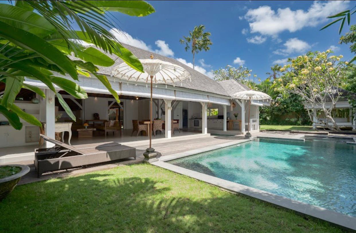 Rare 3BR Leasehold Villa with Spacious Garden Oasis in Berawa (NA100)