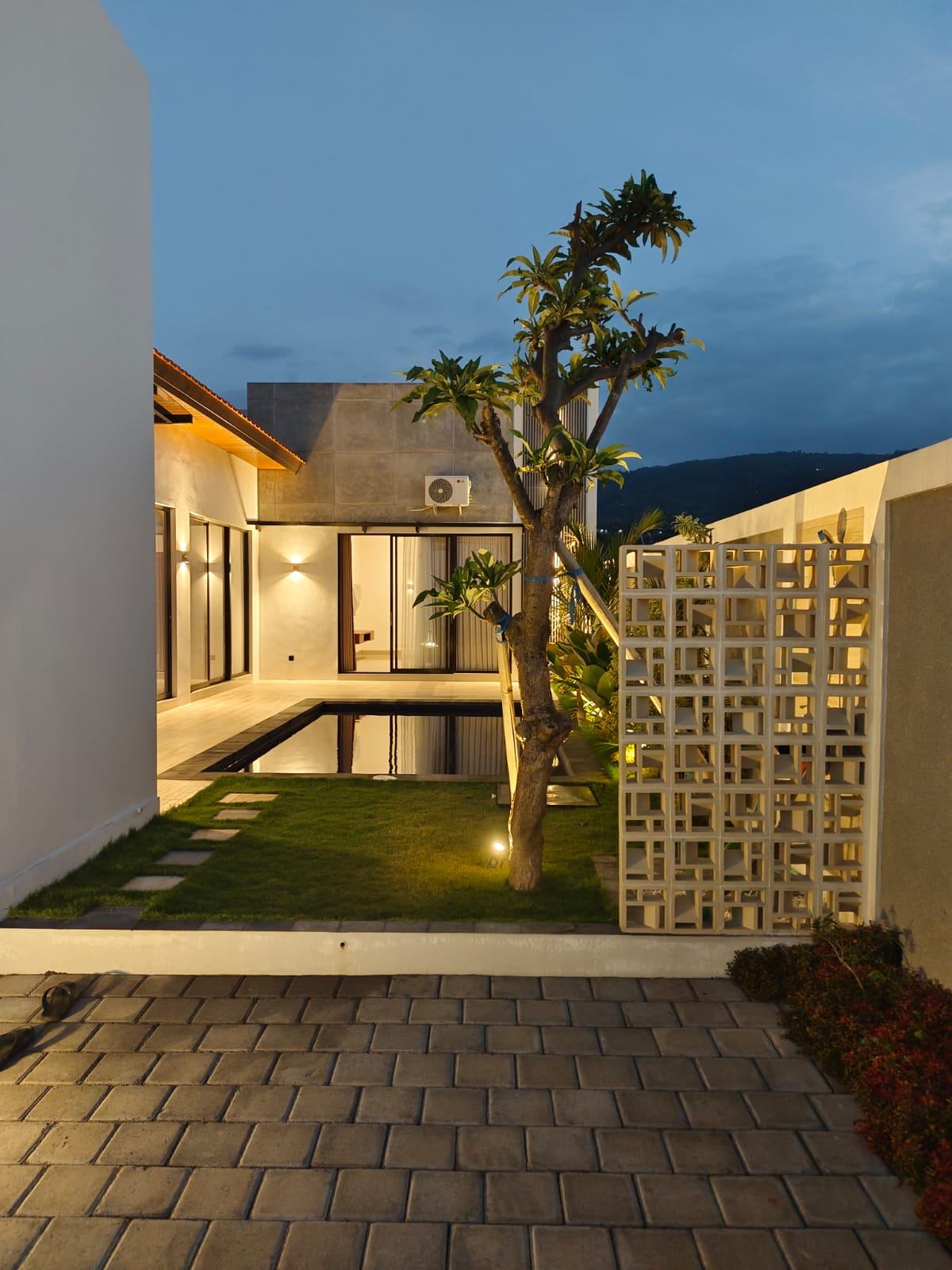 FOR SALE 3 BEDROOMS VILLA -LOVINA