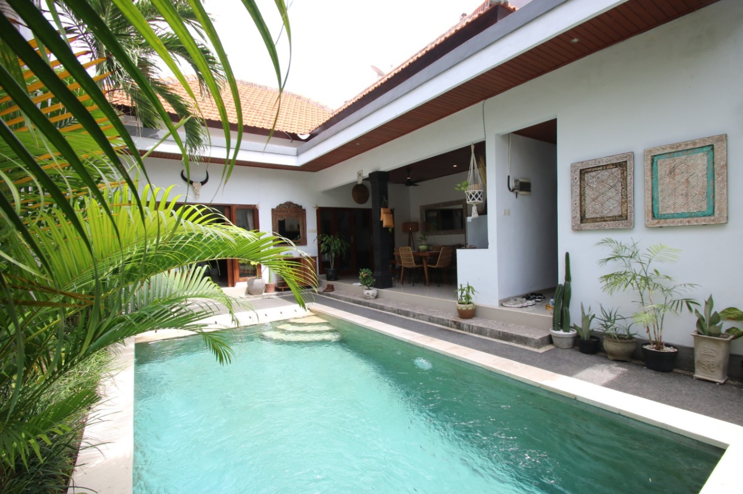 2BR VILLA FOR RENT AT UMALAS 4n1t No construction around