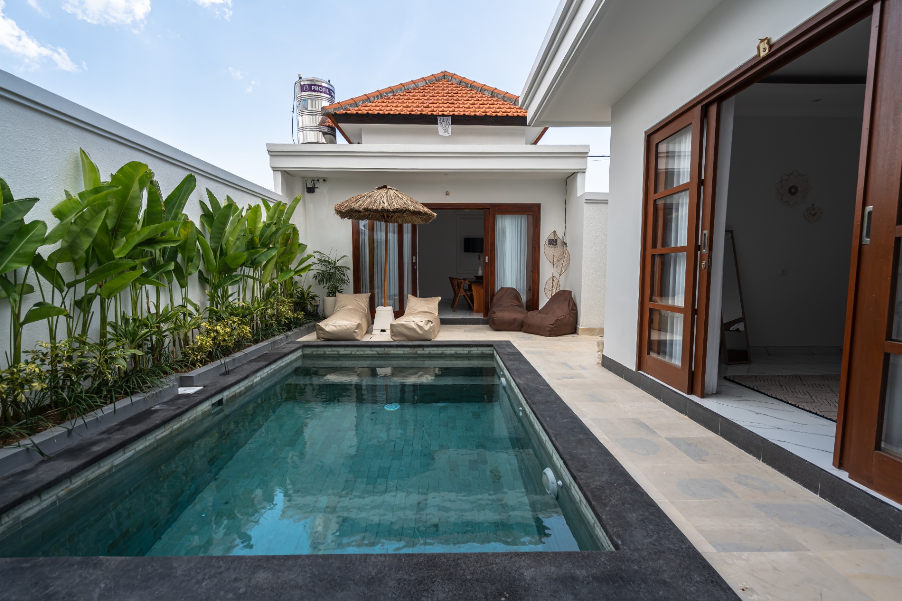 Villa Anna - 2BR Fully equipped Beachside