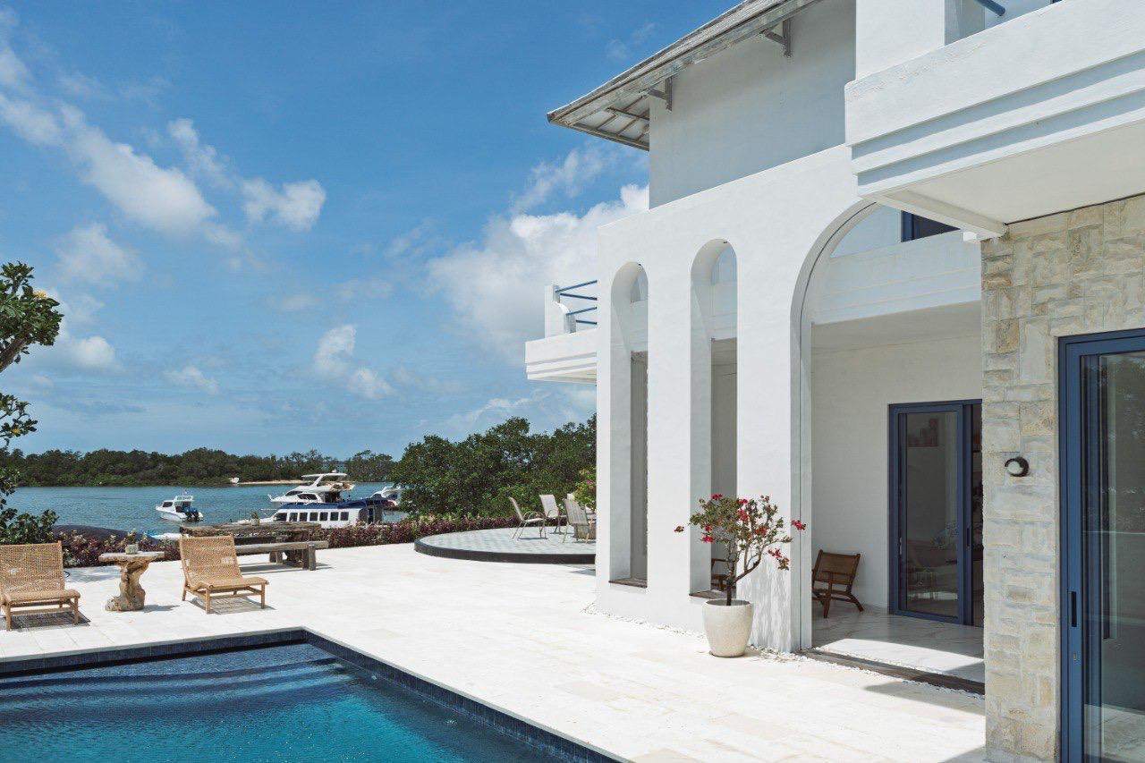 DO 76 - BEACHFRONT VILLA FOR SALE IN NUSA DUA BALI