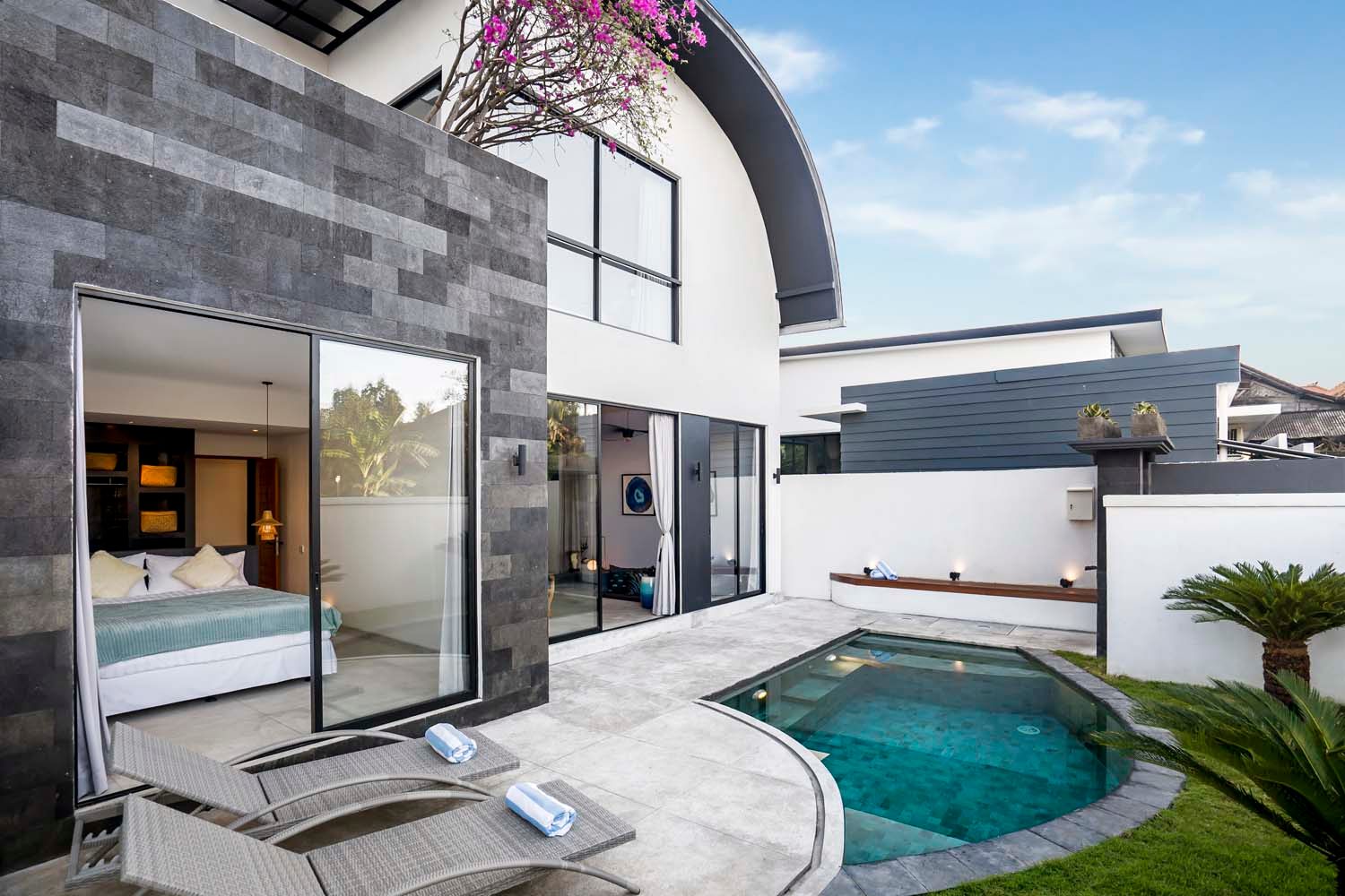 Mr. & Mrs. W Pererenan - Modern 2BD w/ Pool 7 mins to Pererenan Beach