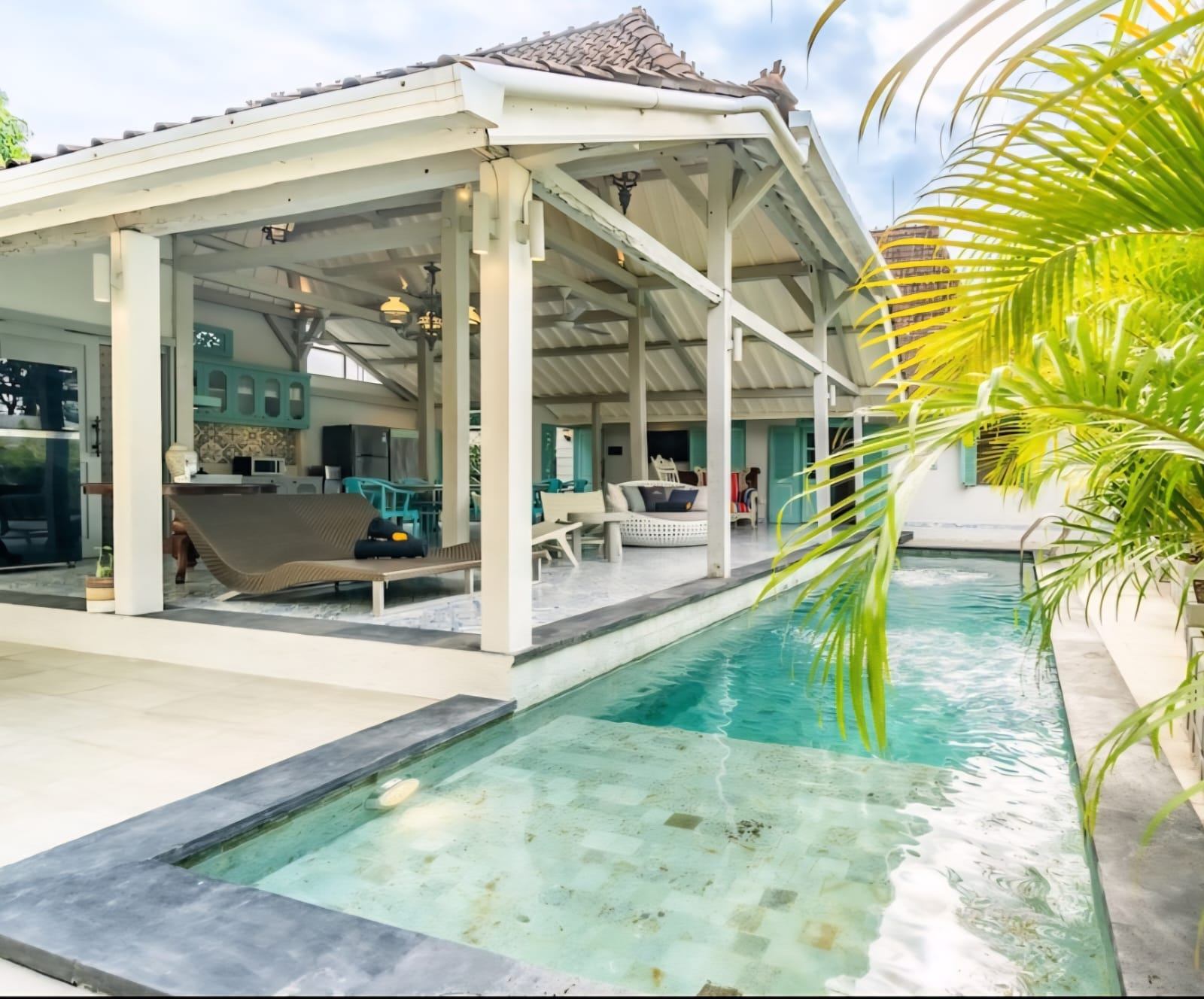 Villa Plum – White Vintage Style 3-Bedroom Villa in Babakan Canggu!!!