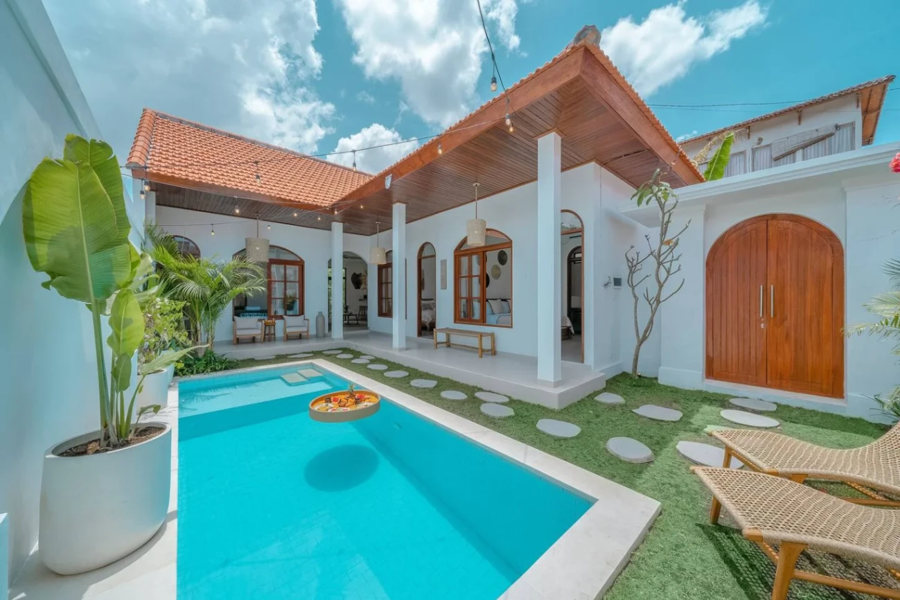 3 BEDROOMS VILLA 5 MINUTES TO ECHO BEACH