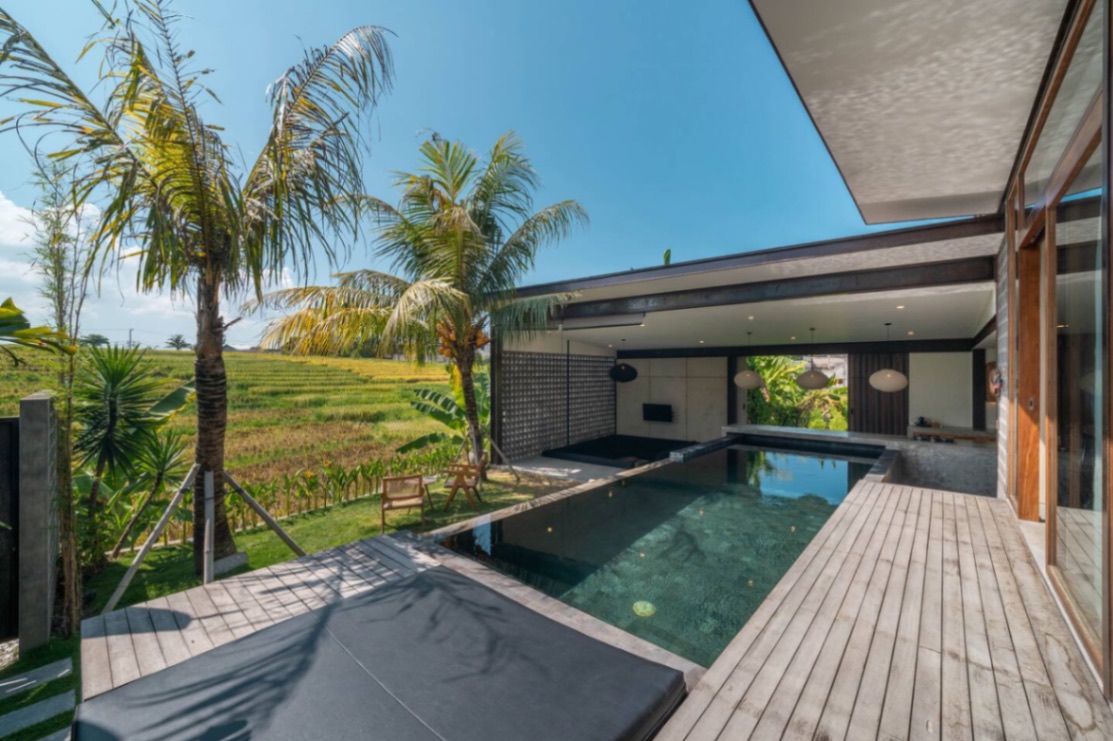 3 BR CEMAGI Designer Villa, Ricefield view, 1 minutes by the ocean