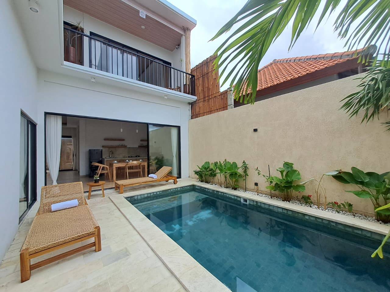 DO 457- FOR RENT MODERN STYLE VILLA IN CANGGU
