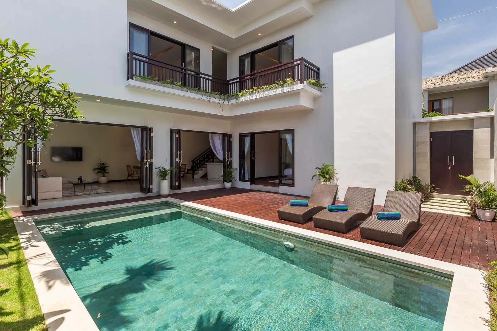 Seminyak - 3BR Tropical Villa, Pets Allowed