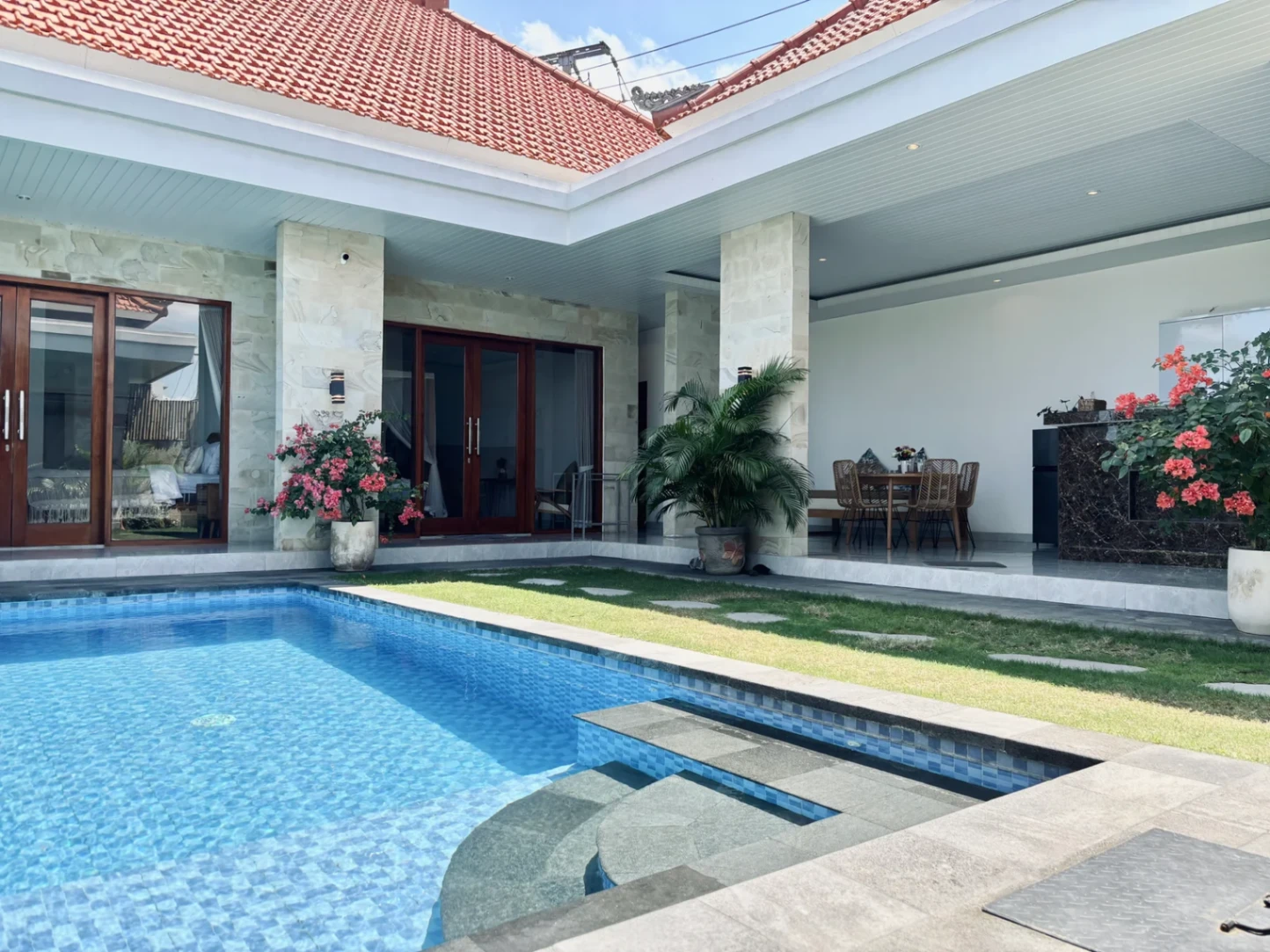 STUNNING 3 – BEDROOM PET-FRIENDLY VILLA WITH PRIVATE POOL INI ABASAN, BERAWA