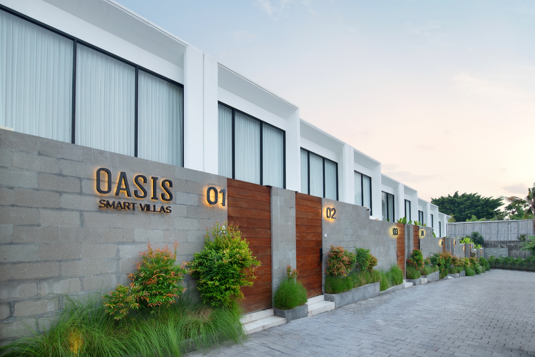 Modern 2BR Oasis Smart Villa Berawa +pool +working space area!