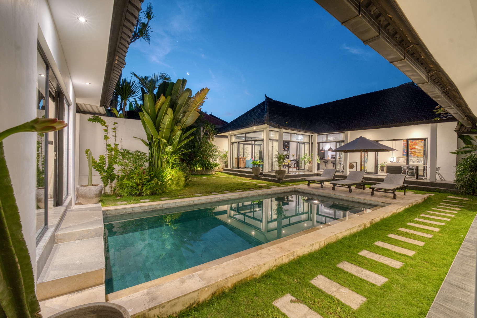 🏖️ 4BR Luxury Berawa Villa - Pet Friendly! Walk to Cafes & 5 Mins to Beach