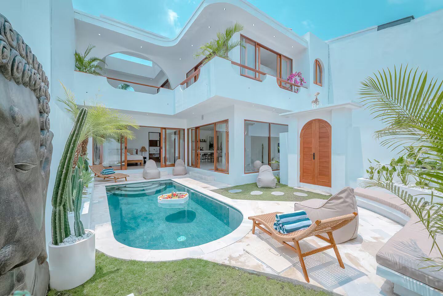 MEDITERRANEAN-STYLE VILLA IN PERERENAN - YO185