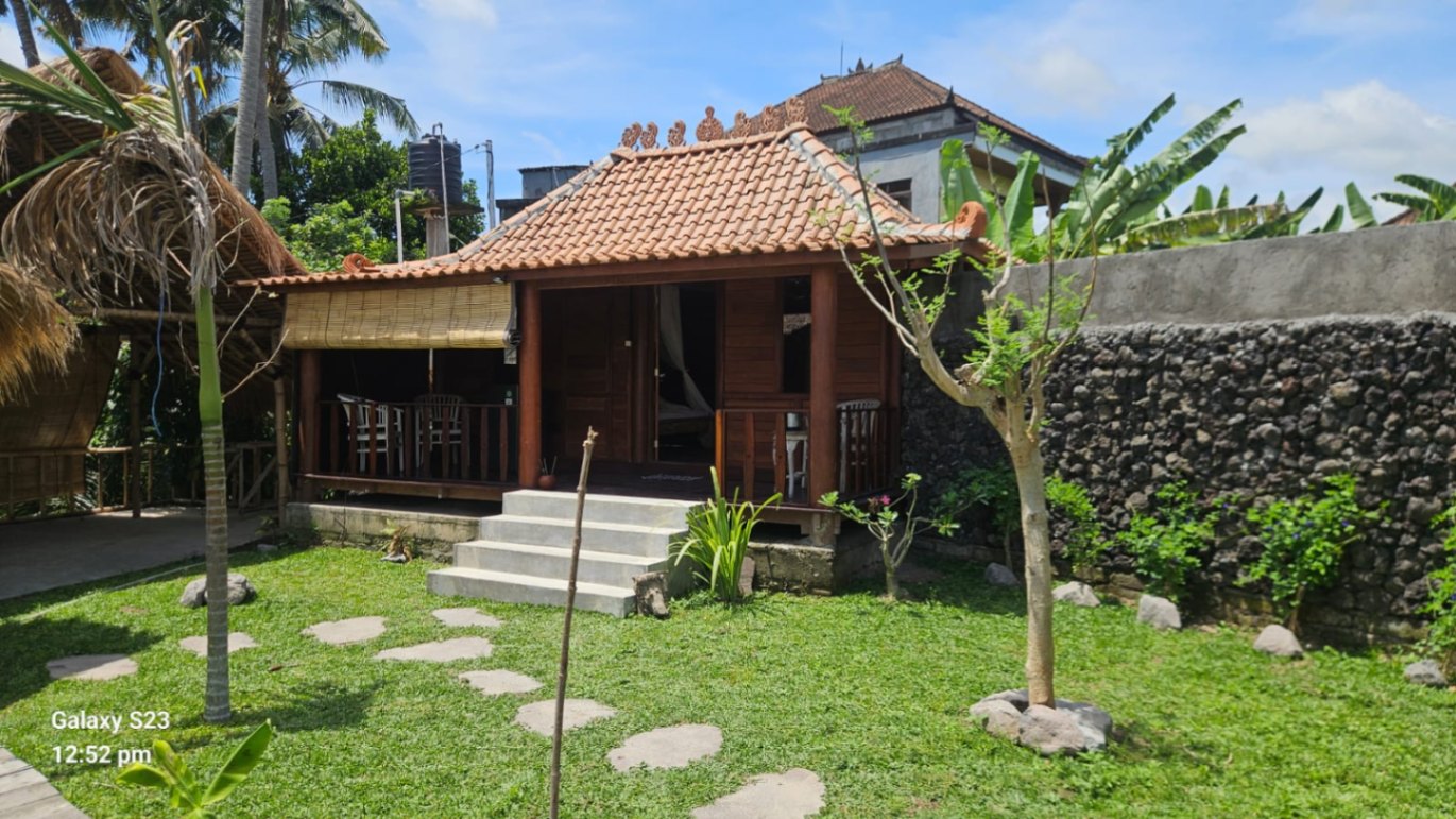 Ensuite Secret Private Garden behind Bintang Wooden Joglo House at Ubud with AC