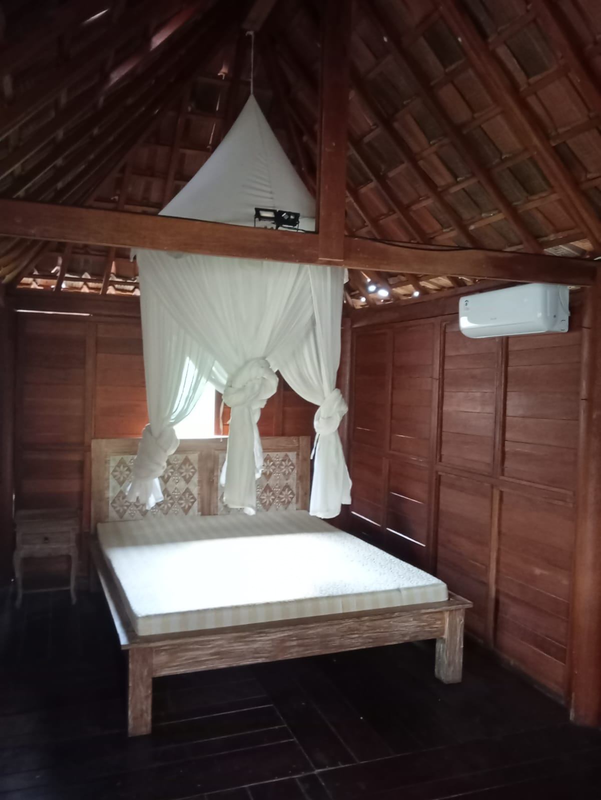 Ensuite Secret Private Garden behind Bintang Wooden Joglo House at Ubud no AC