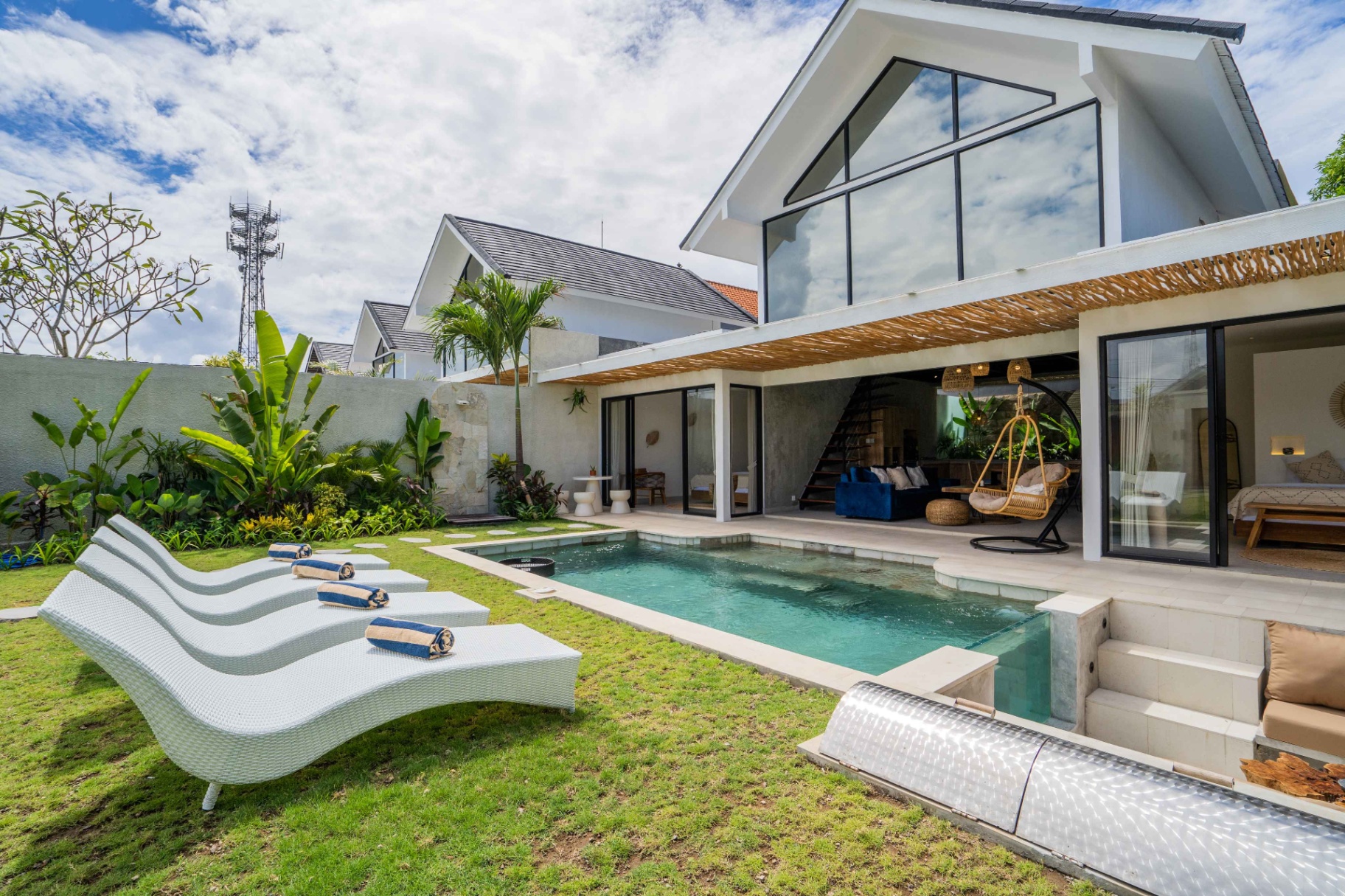 Suns Up - 3BR Private Pool Villa in Kerobokan