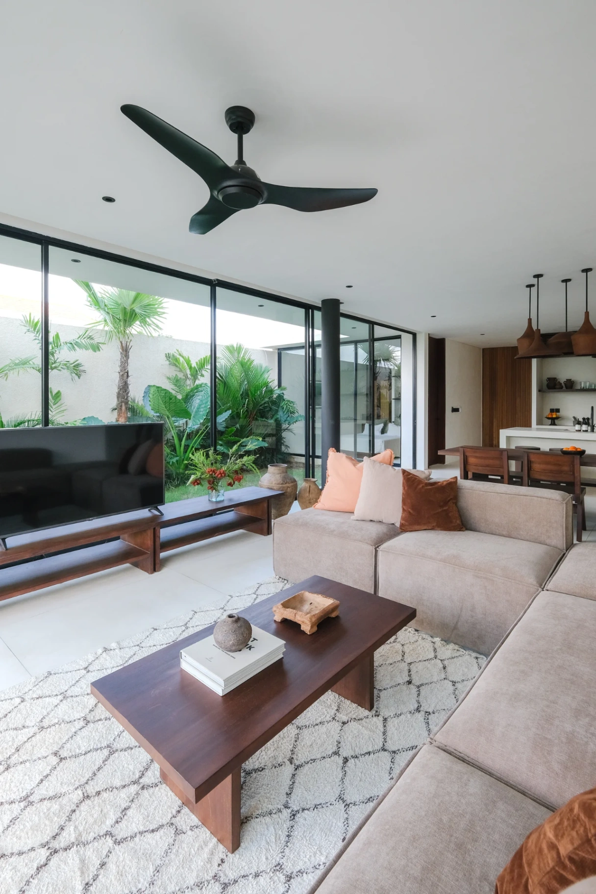 3 BEDROOM TROPICAL LUXURY VILLA FOR FREEHOLD IN NYANYI