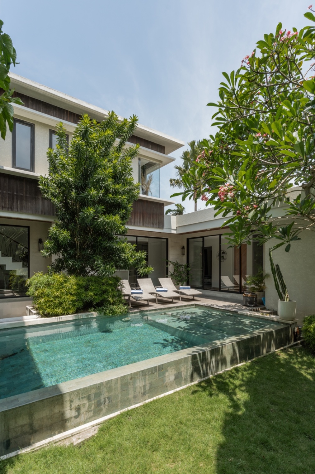 FOR RENT: 4BR designer villa located in Berawa Canggu