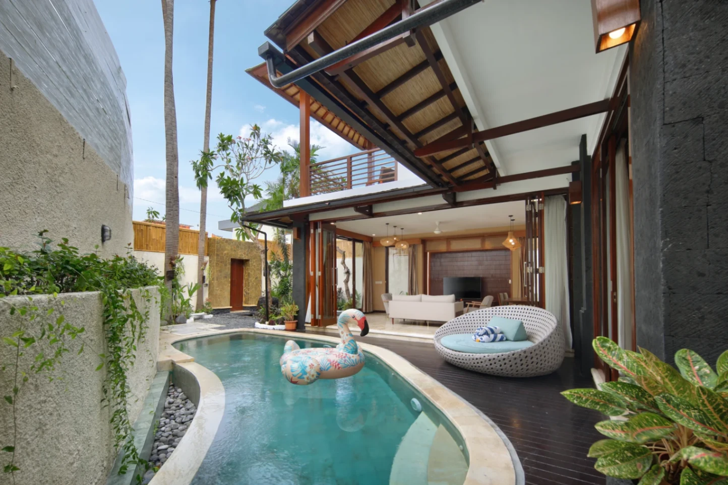 FULLY FURNISHED 3-BEDROOM VILLA IN PRIME BATU BOLONG LOCATION