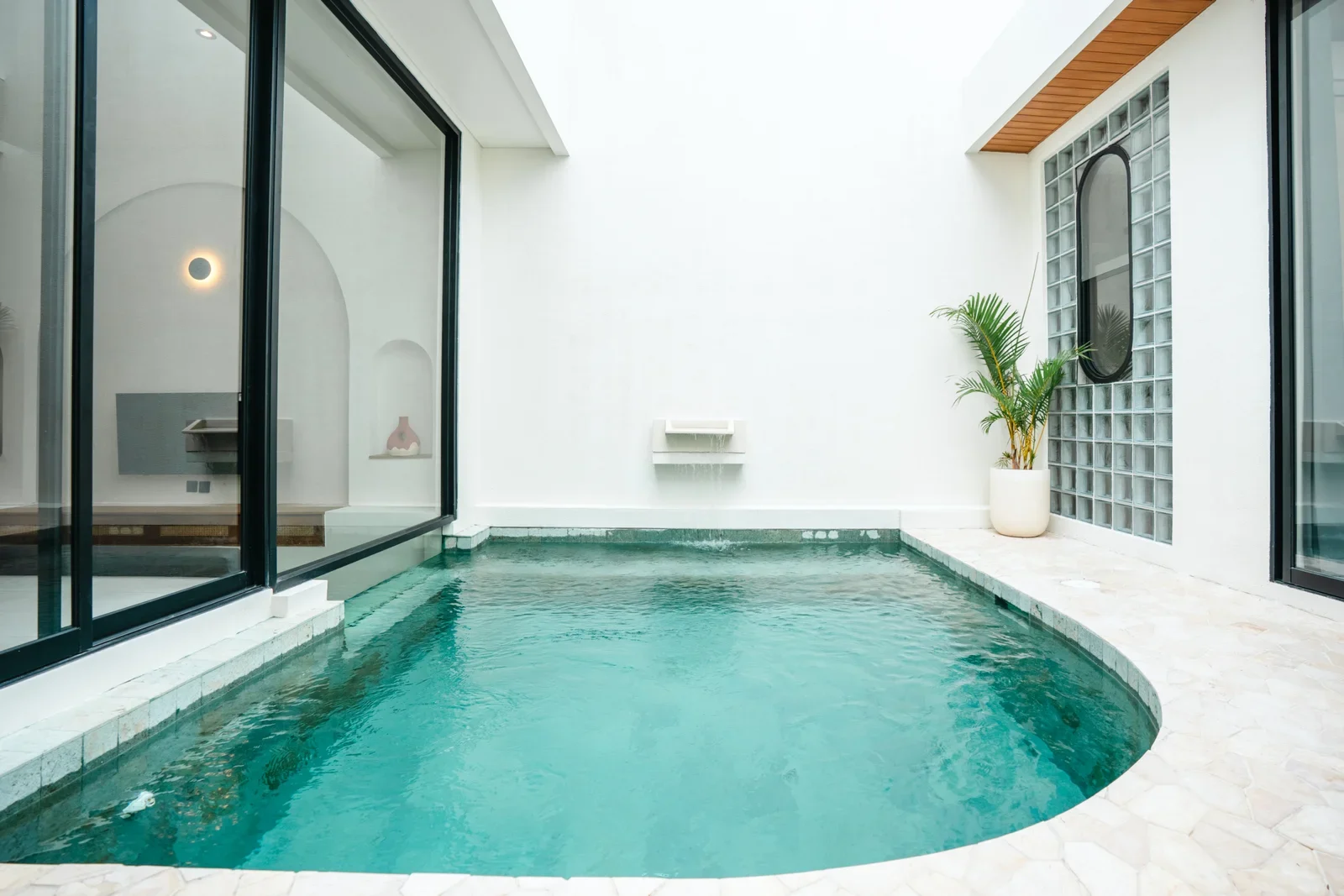 GREECE-STYLE 2 BEDROOM VILLA IN PERERENAN