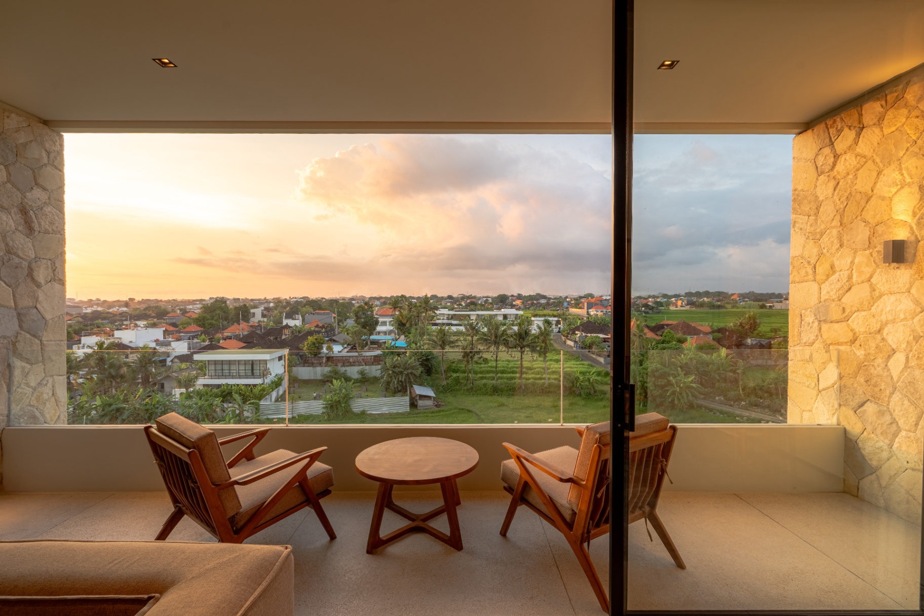 Sore - Modern 1BR Retreat w/ Balcony & Rice Field View