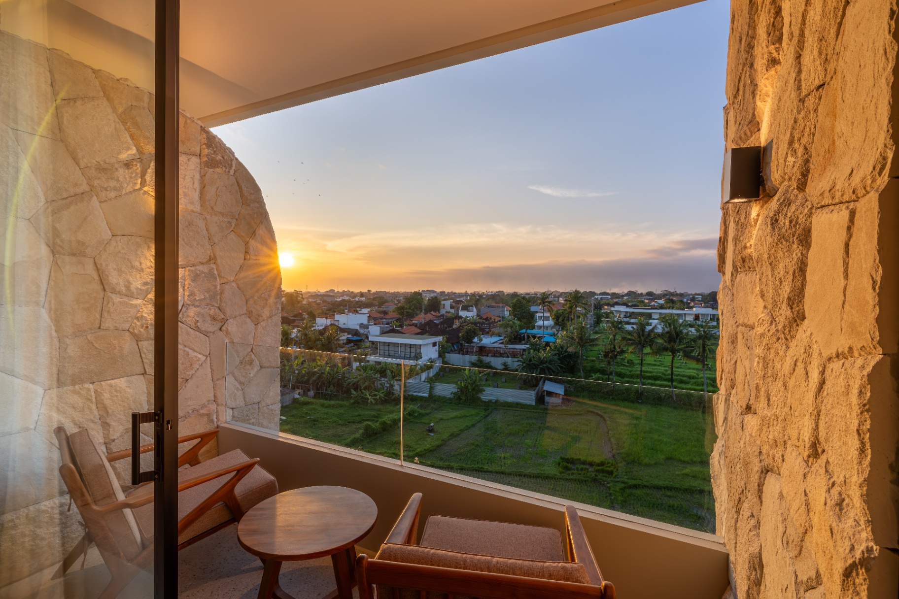 Sore - Modern 1BR Retreat w/ Balcony & Rice Field View